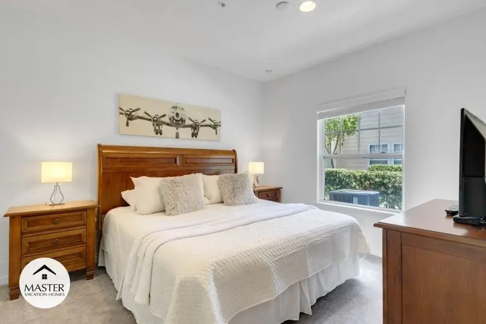 4 Bedroom Lucaya Village Townhouse by RedAwning