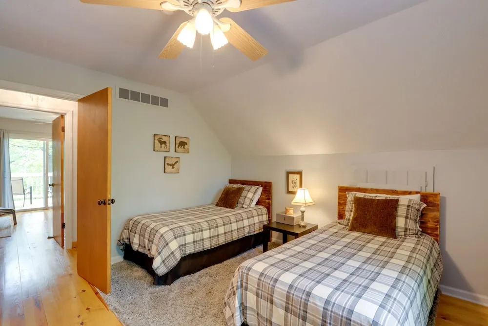 Blue Ridge Getaway w/ Hot Tub & Seasonal View!