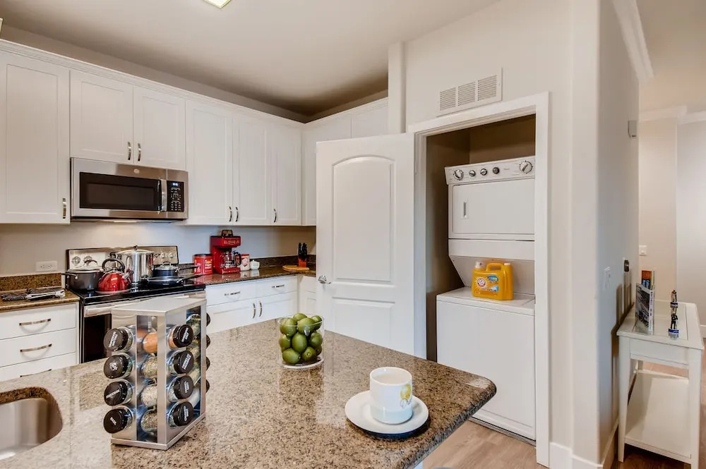 (70% off) - San Diego Top Location Work Or Fun 2BR/2.5 Bath - Pool, Gym, & Free Parking (FV10)