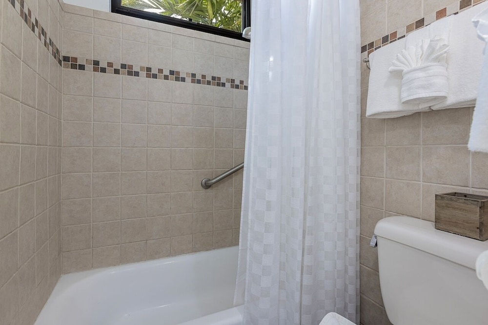 Kihei Akahi D-115 2 Bedroom Condo