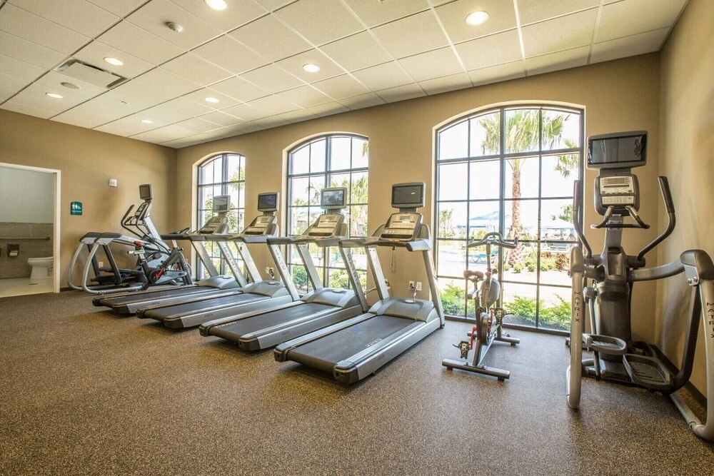 Beautiful Townhome W/private Pool 7 mi to Disney
