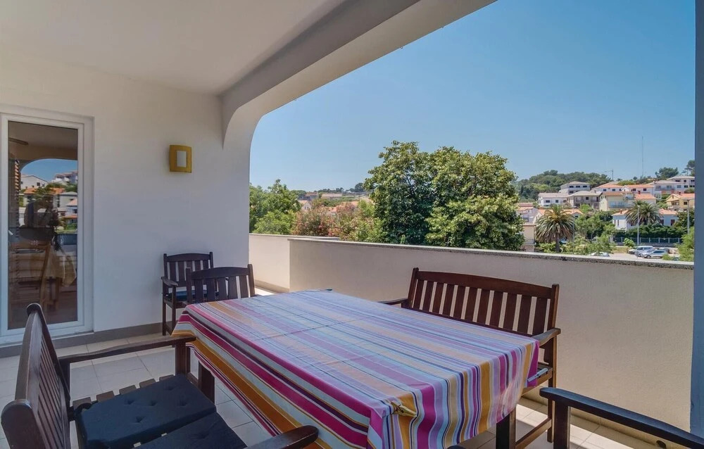 Awesome Apartment in Mali Losinj With Wifi and 3 Bedrooms