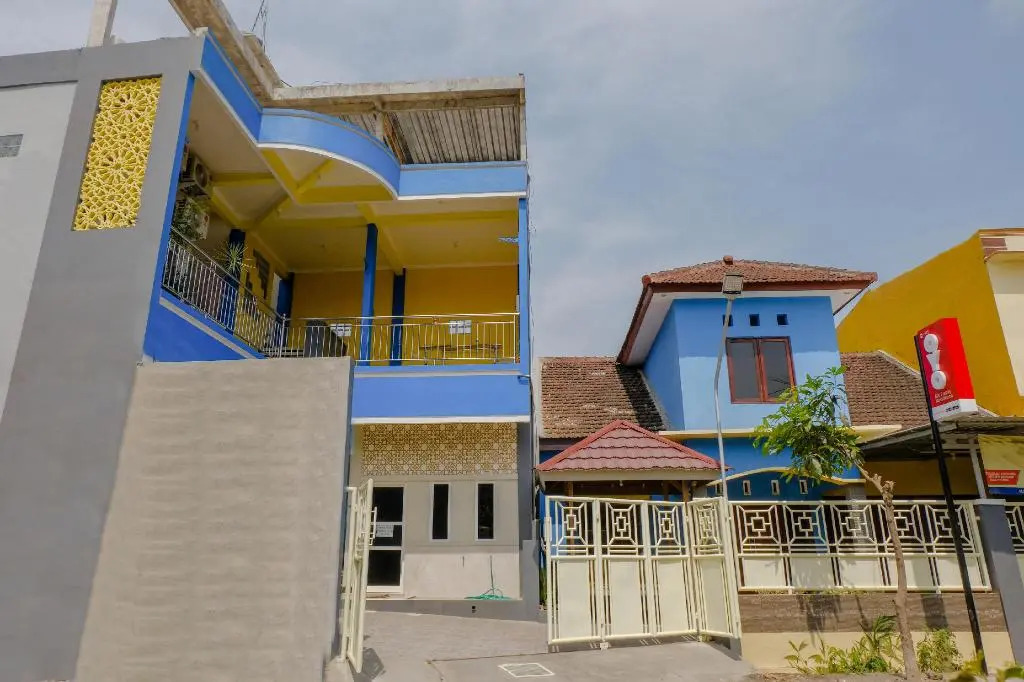 OYO 1979 Alif Family Residence