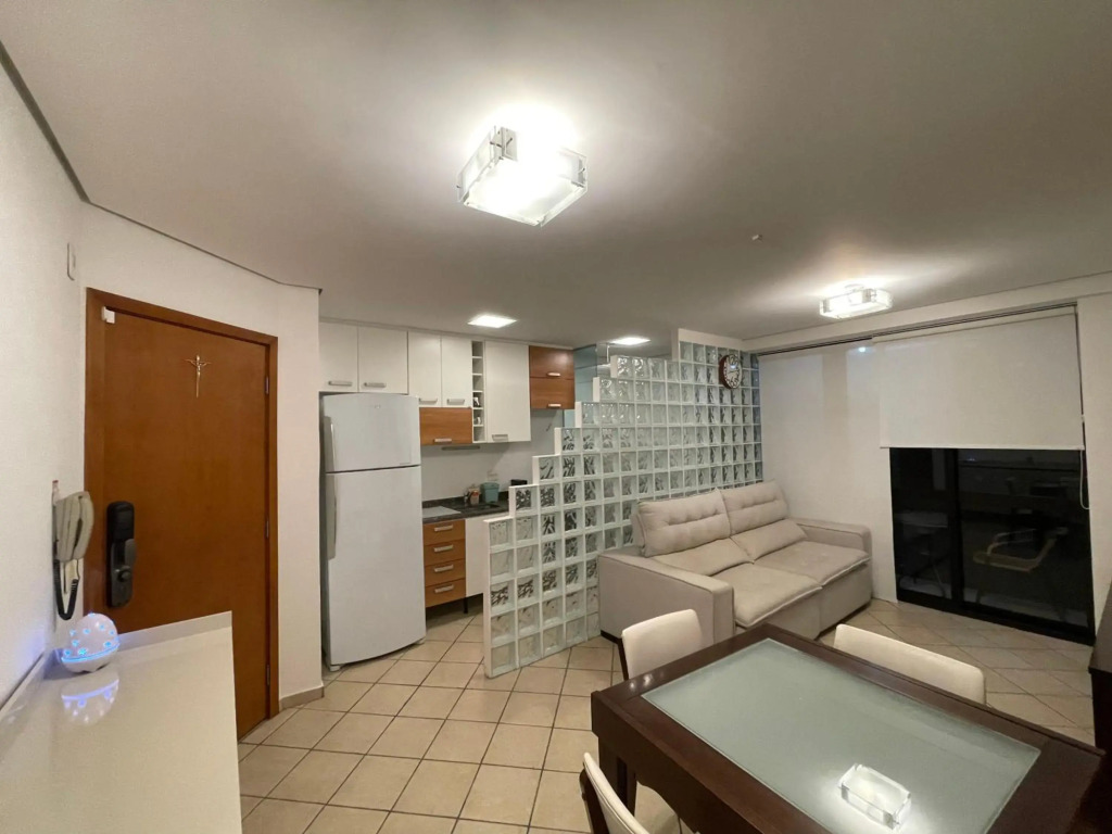 Apartamento encantador com piscina e garagem