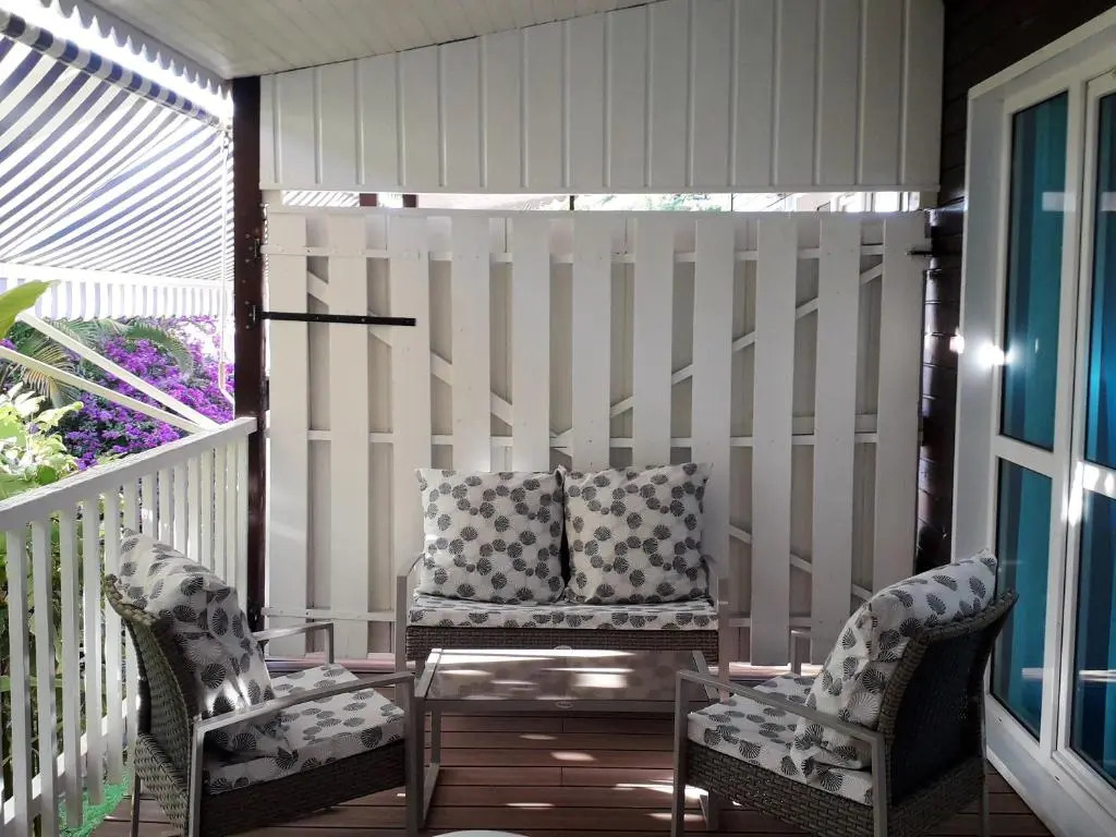 Bungalow accueillant à Bouillante avec climatisation et terrasse