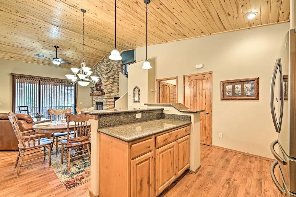 < 1 Mi to Torreon Golf Club: Show Low Condo