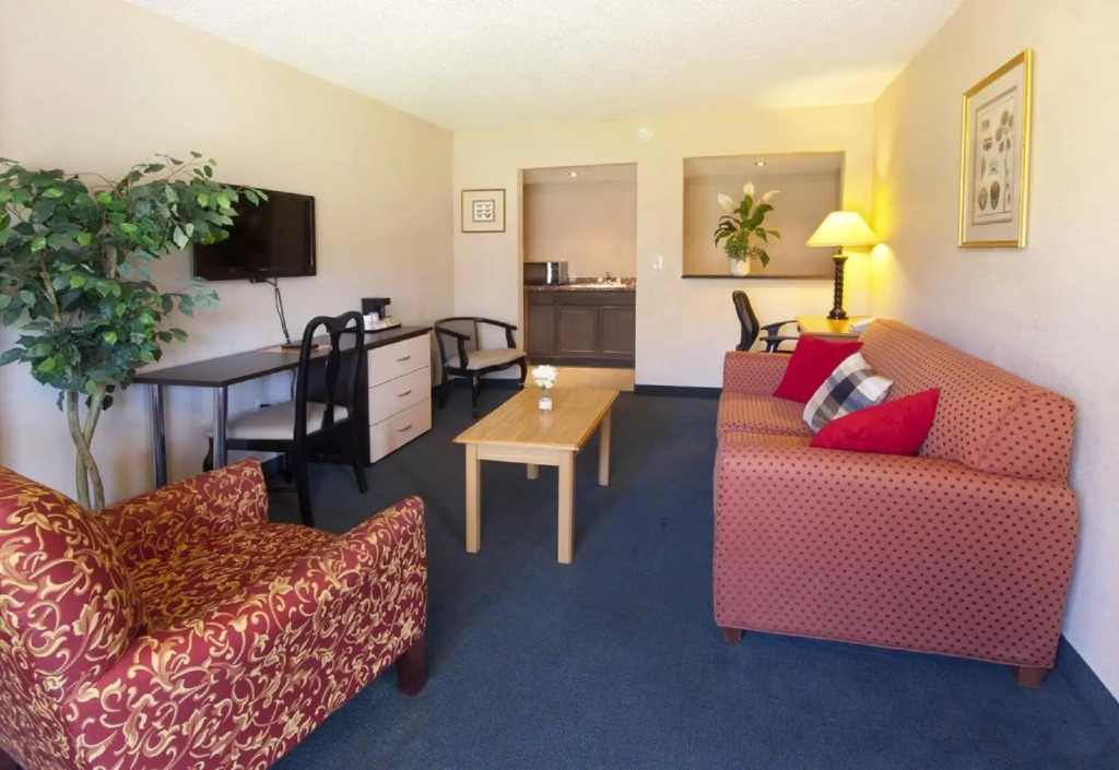 Roomba Inn & Suites - Kissimmee