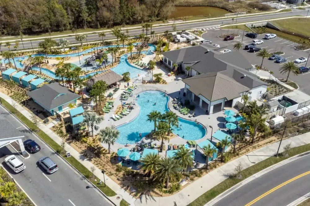 Amazing 4bdr House Storey Lake