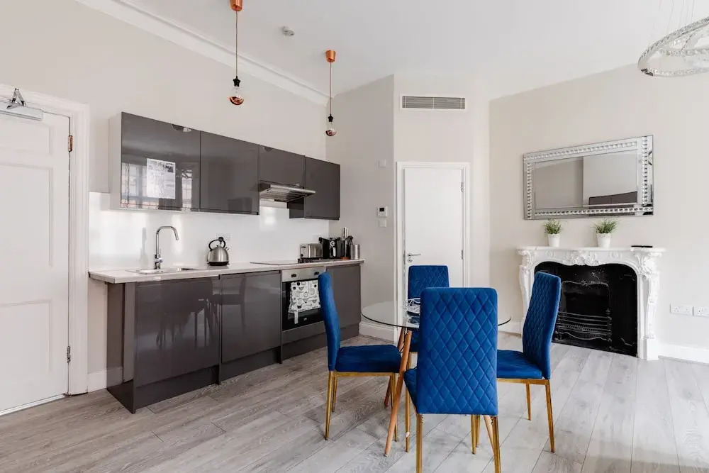 Apts in the Heart of High st Kensington