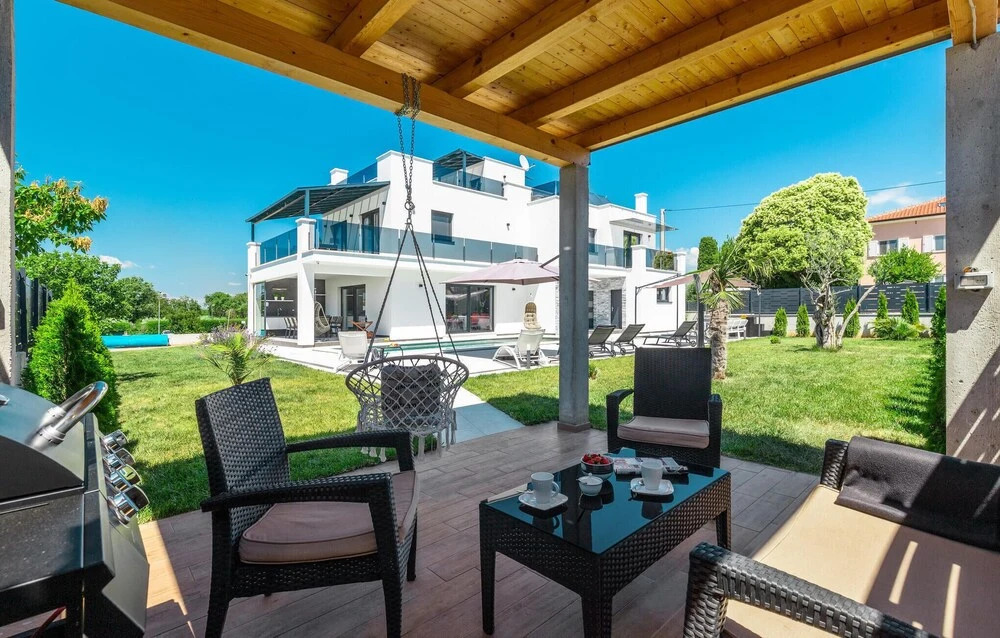 Beautiful Home in Porec with Outdoor Swimming Pool, Hot Tub & 6 Bedrooms