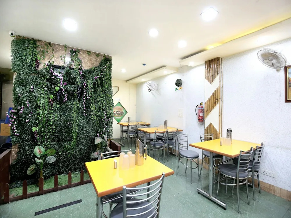 OYO 15030 Hotel ESS PEE Grand