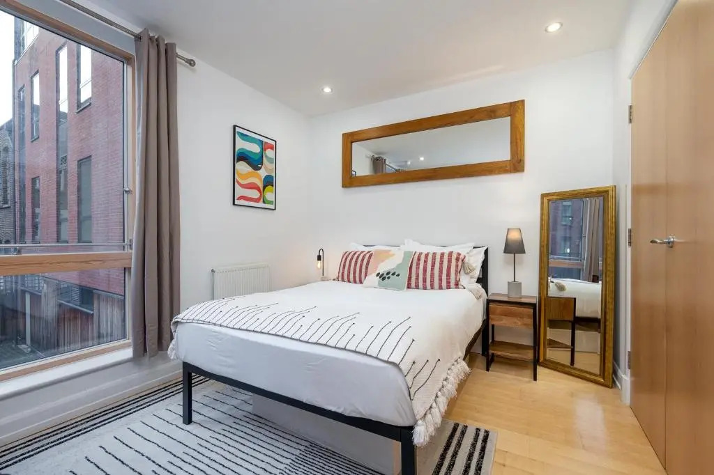 D8 - Canal View Apartment