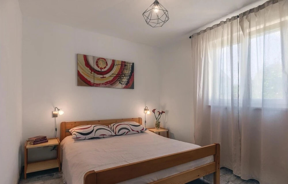Two-Bedroom Holiday Home In Valbandon