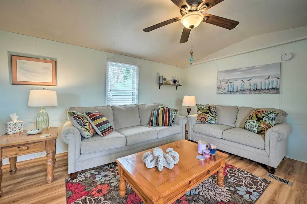 Peaceful Supply House ~ 2 Mi to Holden Beach!