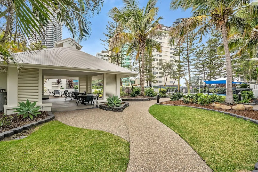 Ocean Breeze and Views, 5 Star Location