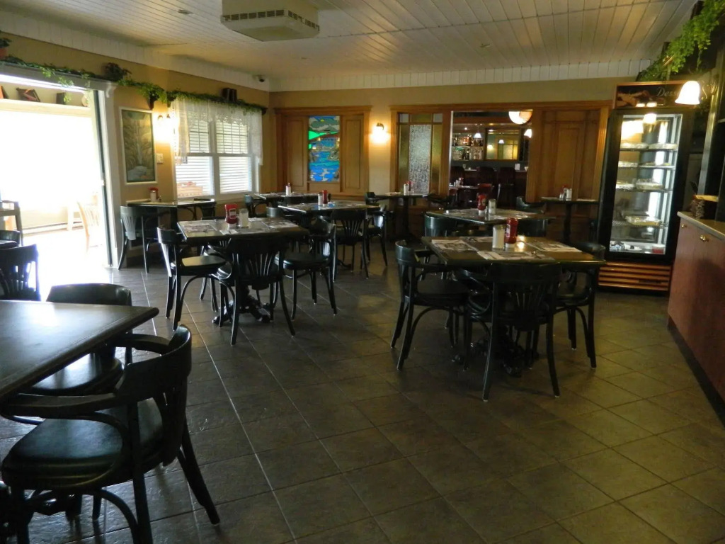 Hilltop Motel & Restaurant