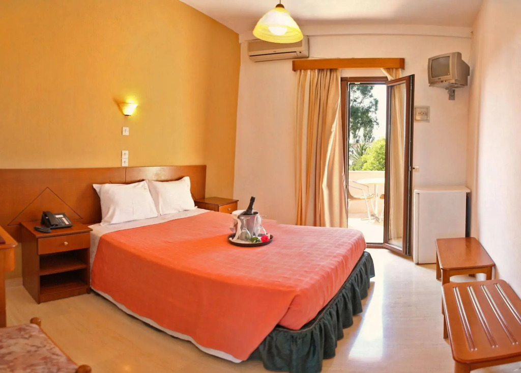 Pasiphae Hotel