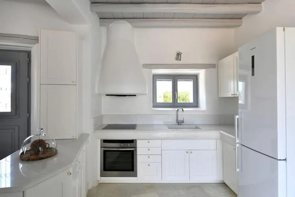 Sunray Pounta Paros Beachfront Villa near Kitesurf