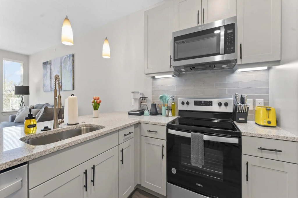 Chic King Bed 1BR Suite 5 Min to DT