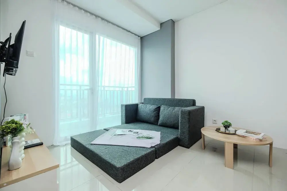 Modern 2Br With Service Room Apartment Woodland Park Residence