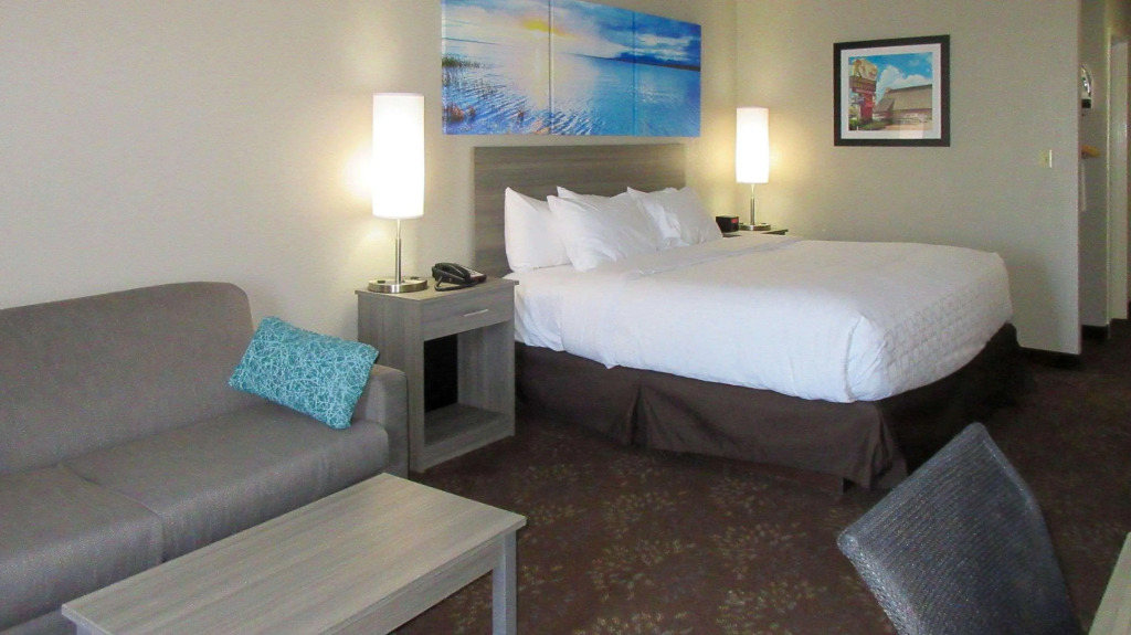 Clarion Pointe Evansville North