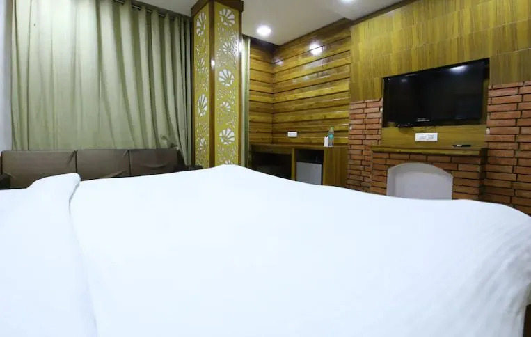 The Golden Oyster Hotel