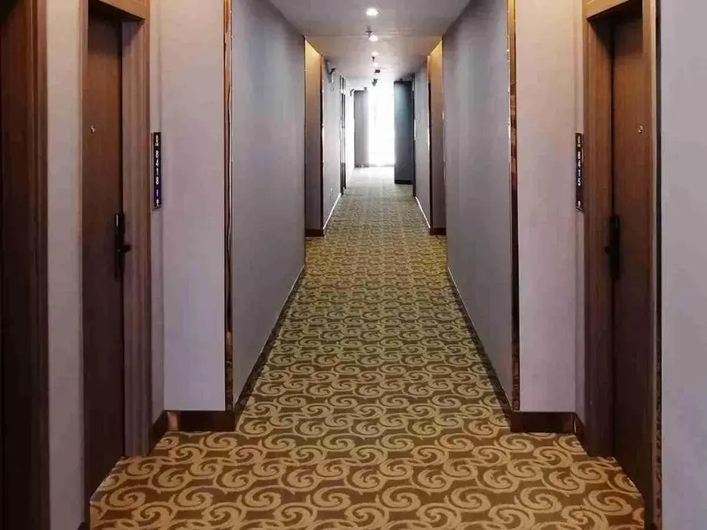 Super 8 Hotel Yizheng ShiDaiGuangChang