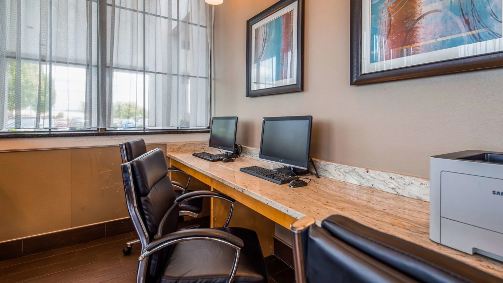 Best Western Hartford Hotel and Suites