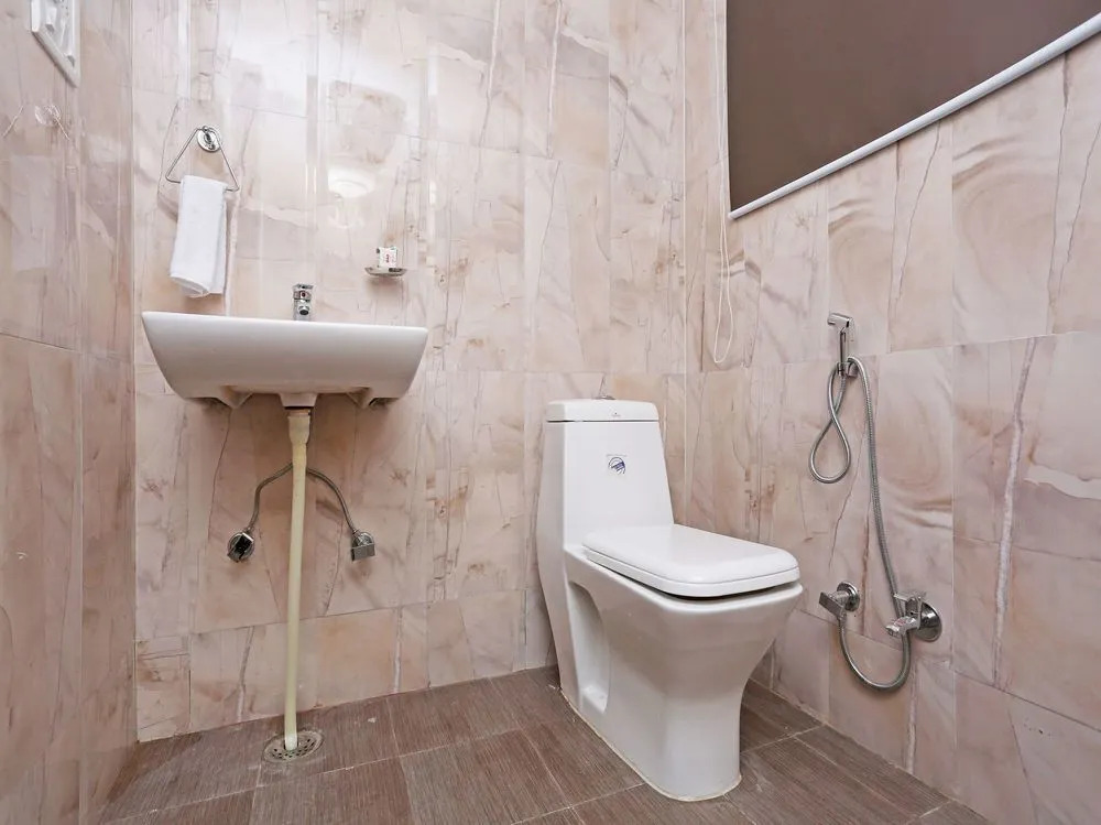 OYO 9596 Hotel Radha Nikunj Residency