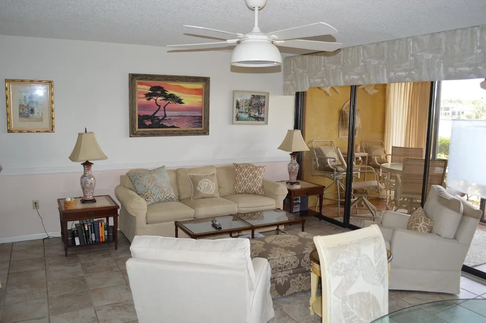 Cove II 110F 2 Bedroom Condo By Midnight Cove II