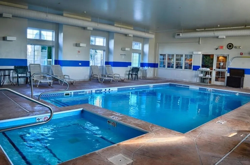 Bridgepointe Inn & Suites