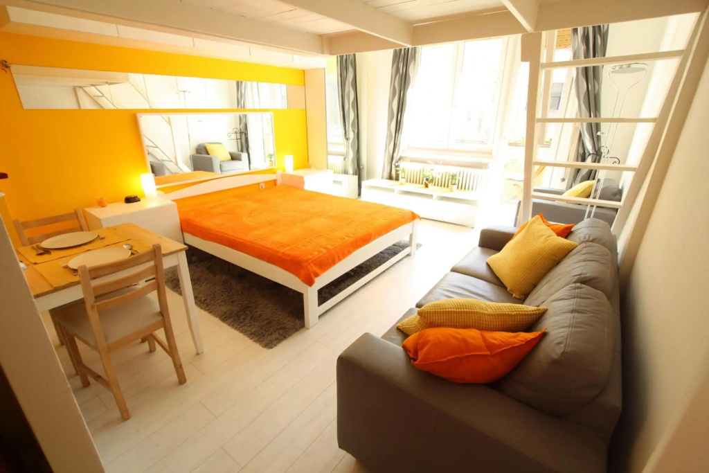 Sunny Studio with Balcony in Party District