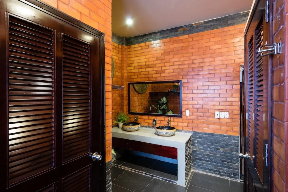 The Red House - Hostel