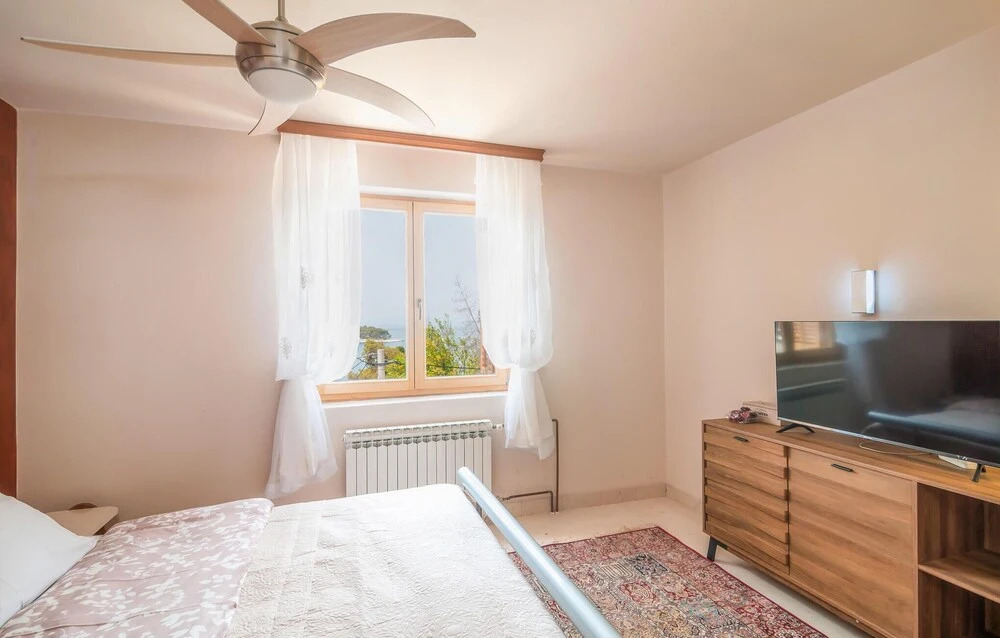 Beautiful Home In Supetar