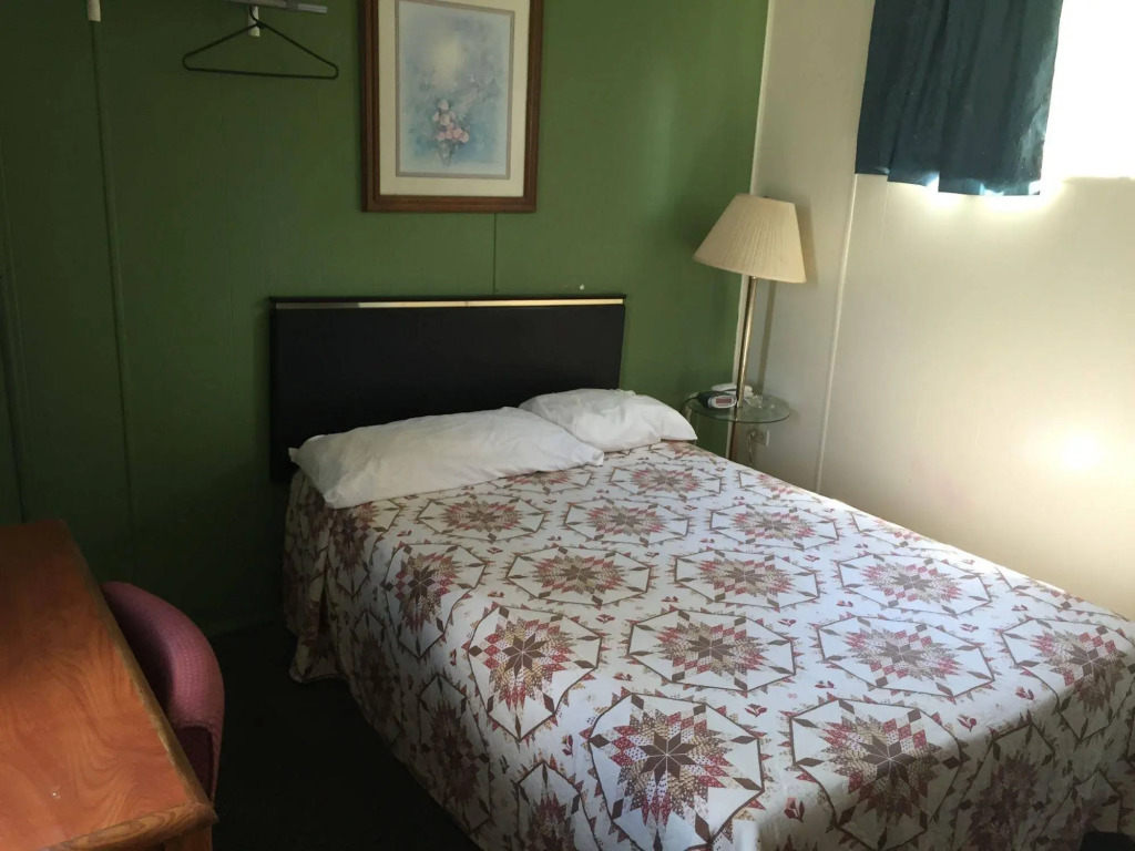 Sparta Motel Near St Louis- Mississippi River IL