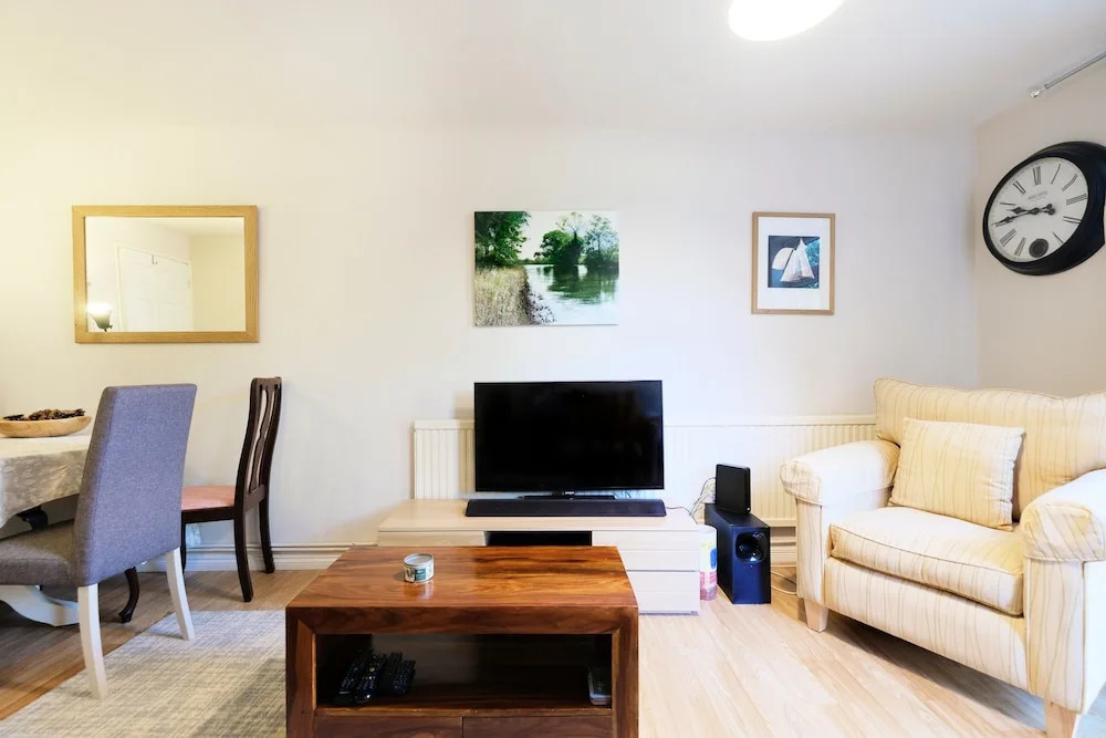 Fantastic, Spacious 1BR Garden Flat With BBQ