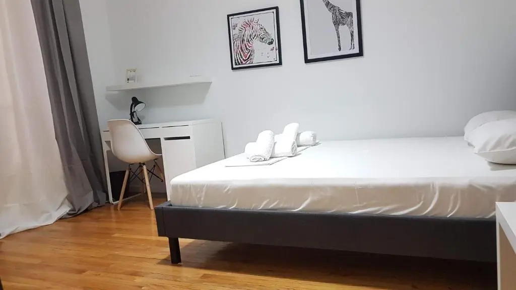 Olive Apartment- Athens Center, 4 BD, 1.5 BATH