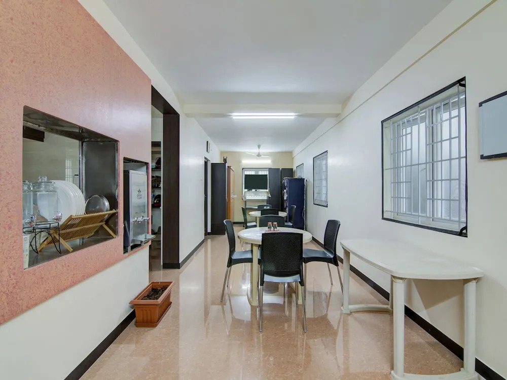 OYO Flagship 24147 Royal Stay