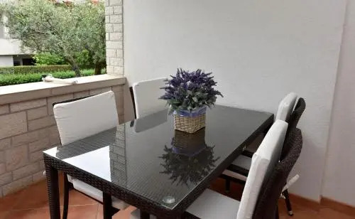 Apartments Lavizatić 266