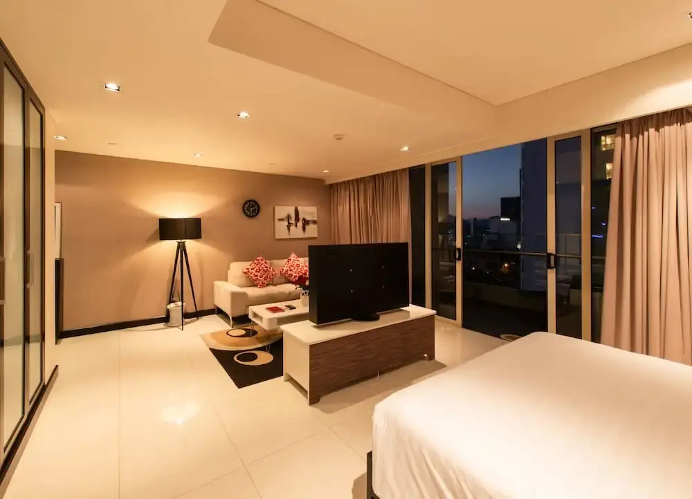 The Costa Serviced Apartment By Seaholiday