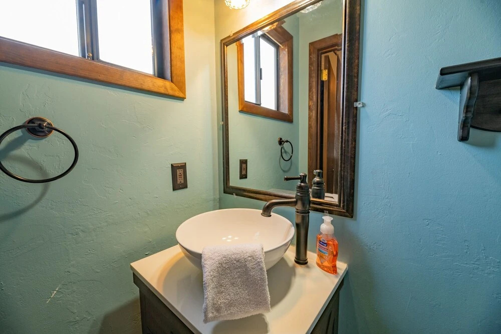 Hope's Cabin - Free Ski/snowboard Rental! - 2br/1.5ba/fireplace/barbeque 2 Bedroom Home