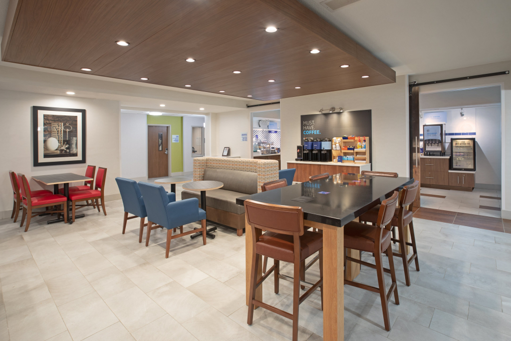 Holiday Inn Express Hotel & Suites Longmont by IHG