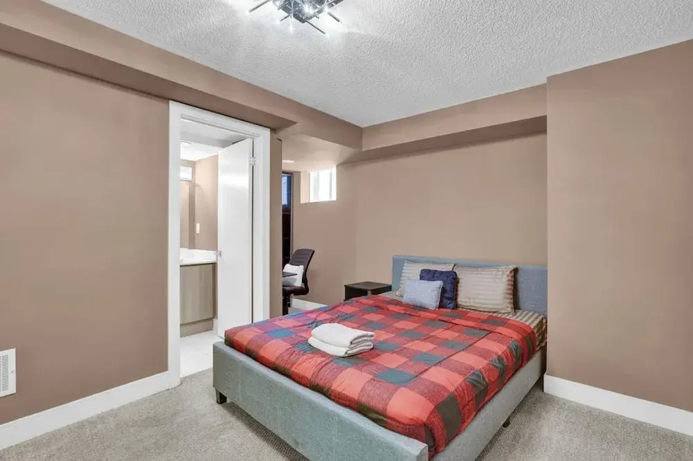 Stylish Mississauga Lower Unit BBQ Yard Paradise