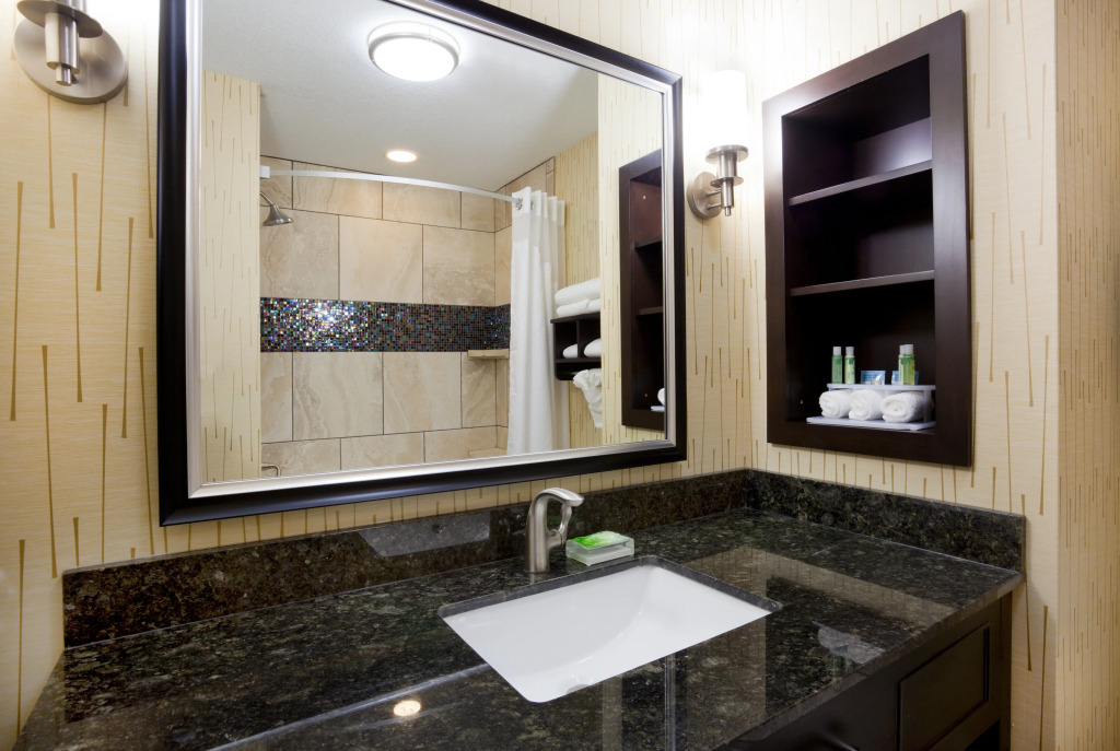Holiday Inn Express & Suites Davenport by IHG