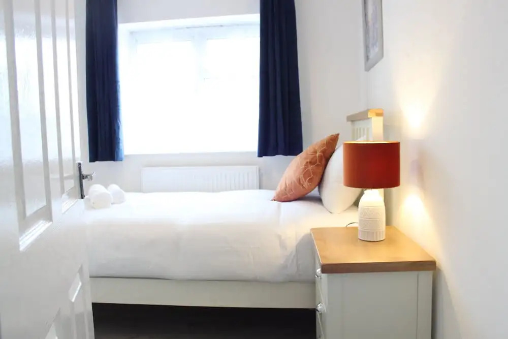 6guests-parking-nearstansted-accessible
