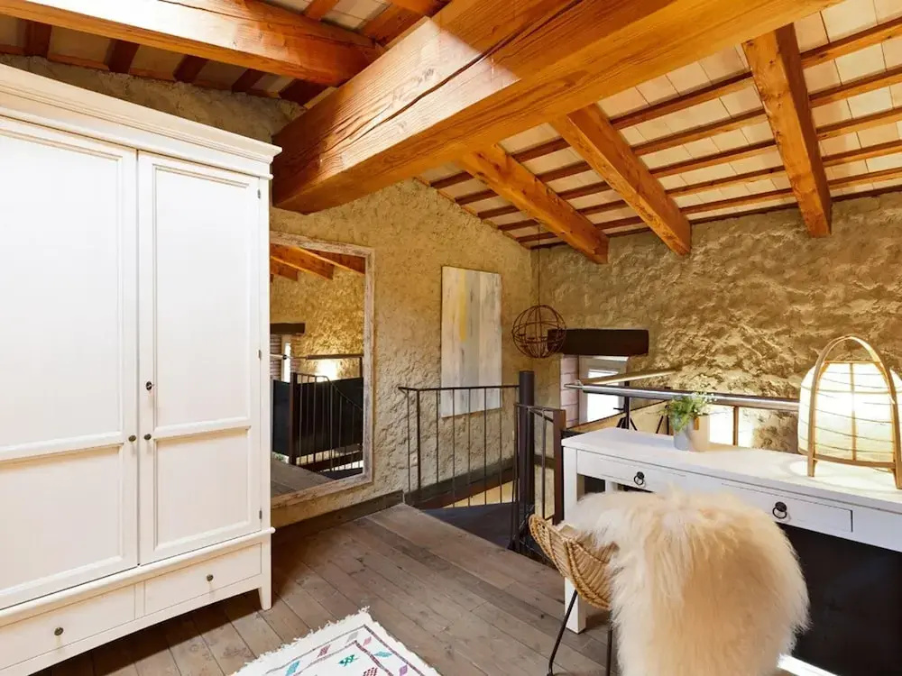Charming Stone House Near Beach Retreat