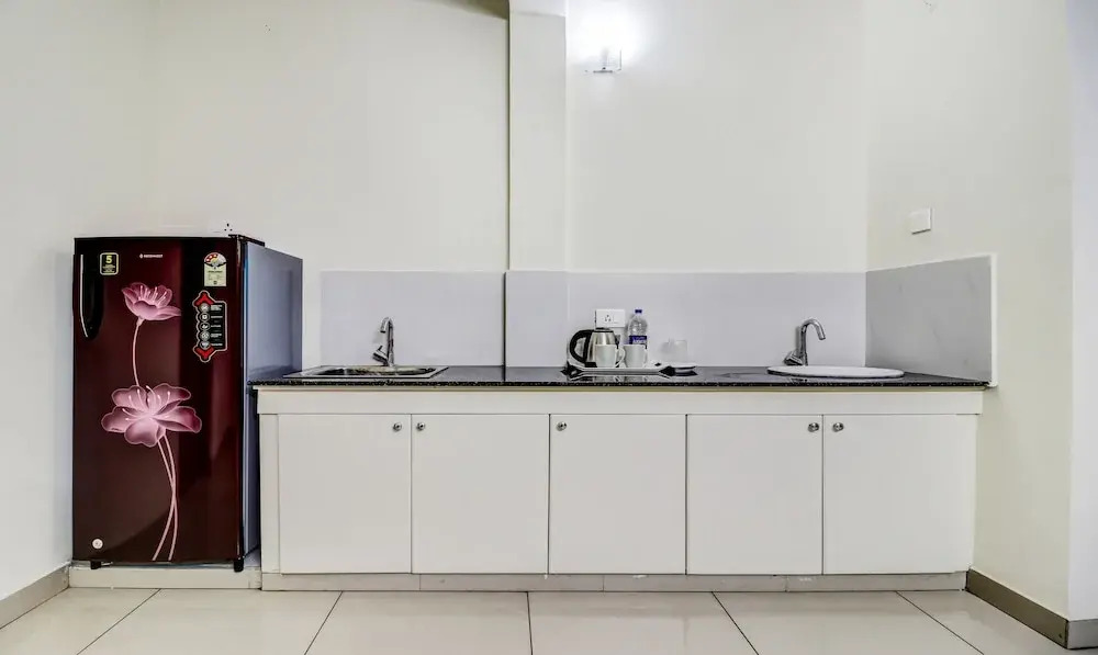 Treebo Petals Suites Marine Drive