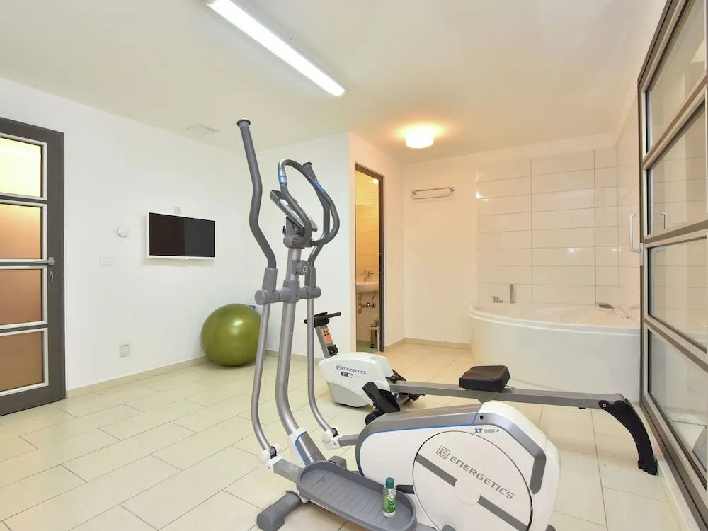 Swanky Villa in Makarska With Sauna, Jacuzzi & Mountain Views