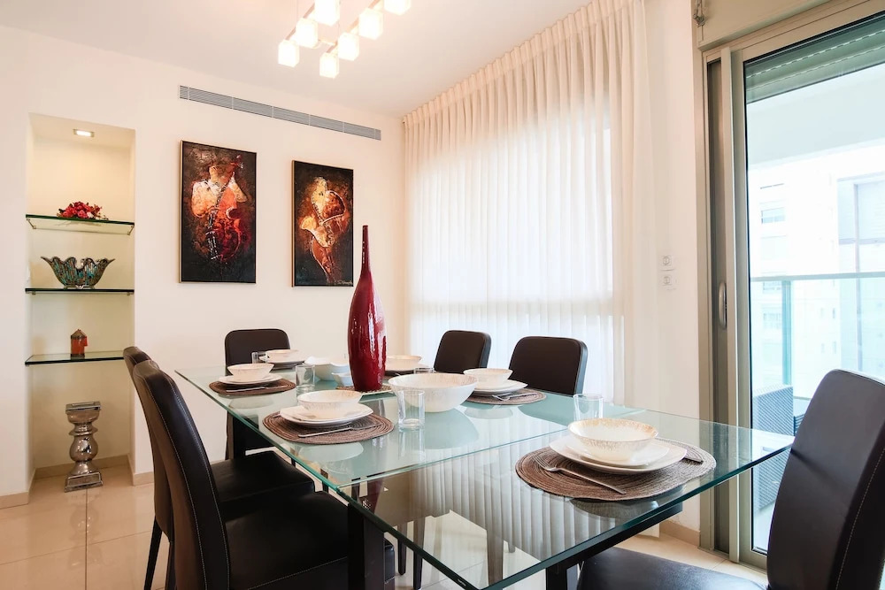 Luxury Family Getaway in Ramat Aviv