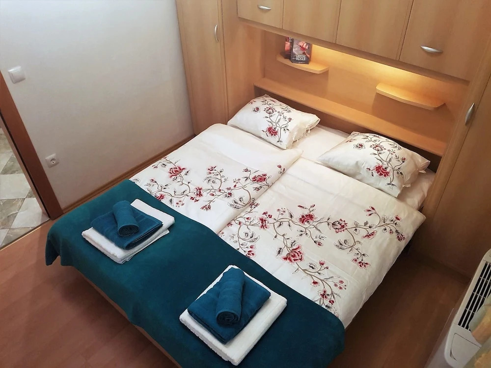 Comfortable Apartment With Coverd Balcony and Sea View, Near the Beach